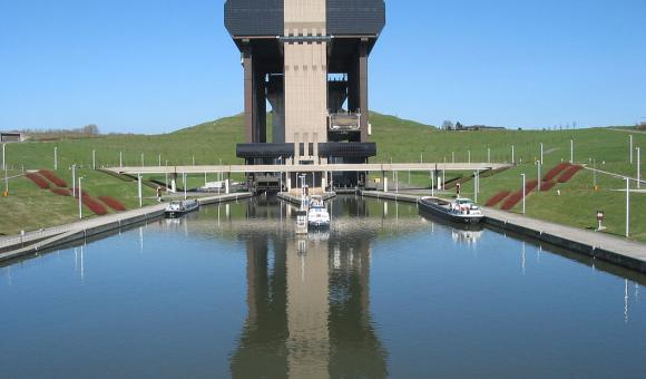 Schiffshebewerk Strépy-Bracquegnies: Bild: Jean-Pierre Grandmont, Wikipedia