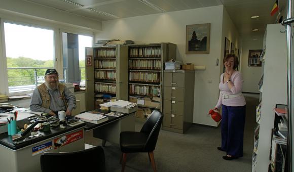 Und so war es früher, in 2009, wenn ich in Hamburg angefangen habe: auf dem Bild, meine Vorgängerin Véronique Huppertz (jetzt in Straßburg) und Georges Schengen (jetzt in der Rente).