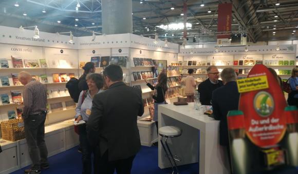 Der Saarland Stand "Literatur grenzenlos"