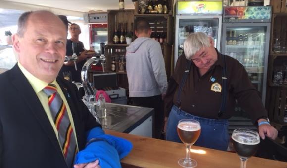Peter Weynands (rechts) und der Handelsattaché Frank Compernolle (links)