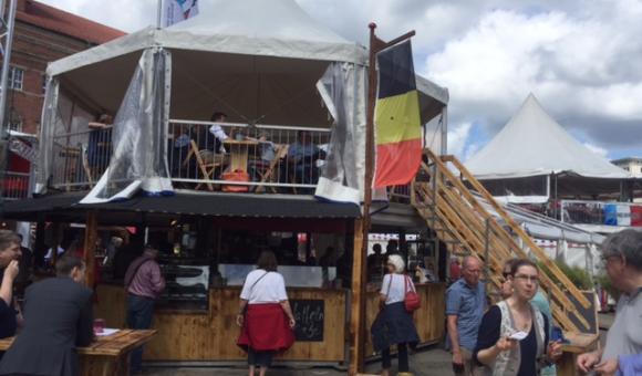 Auf zwei Stockwerke kann man Leckeres aus Belgien geniessen
